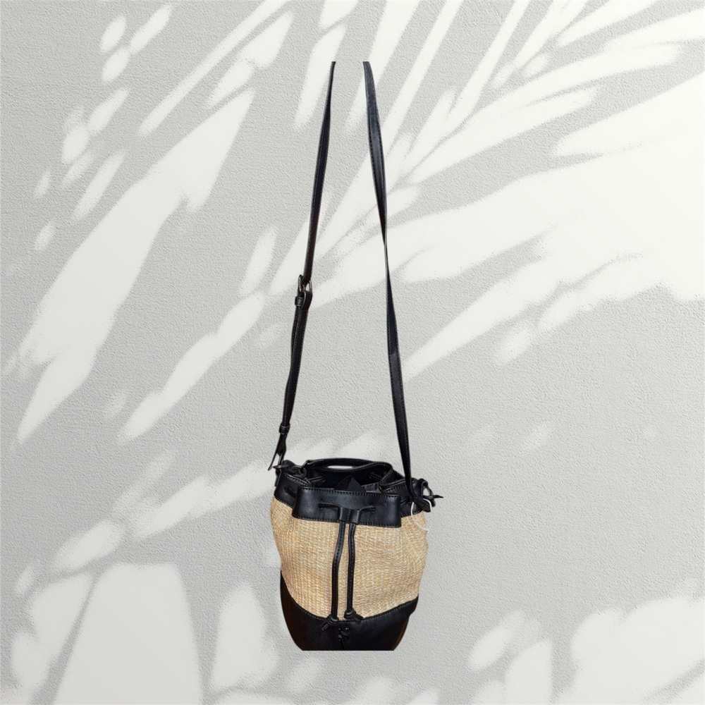 Simply Vera Vera Wang straw bucket bag